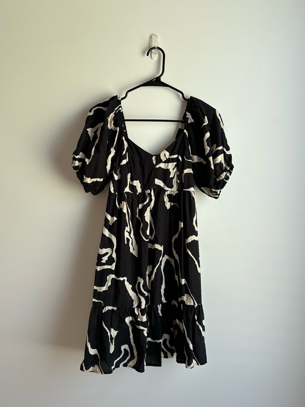 Nine West Black and Cream Puff-Sleeve Midi Dress